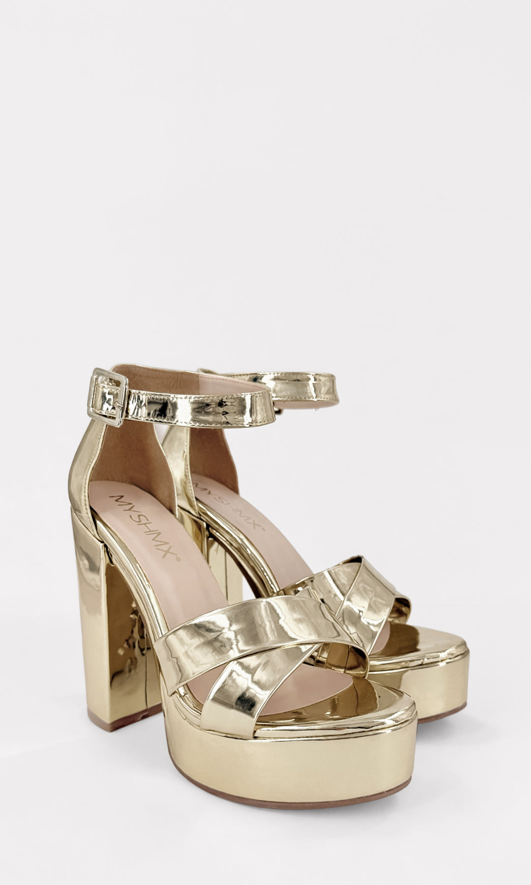 FIERCE ZAPATILLAS DORADAS DE PUNTA REDONDA CON ACABADO DE CHAROL Y TACON CUADRADO 12 CM CON PLATAFORMA DE 3.5 CM PARA MUJER