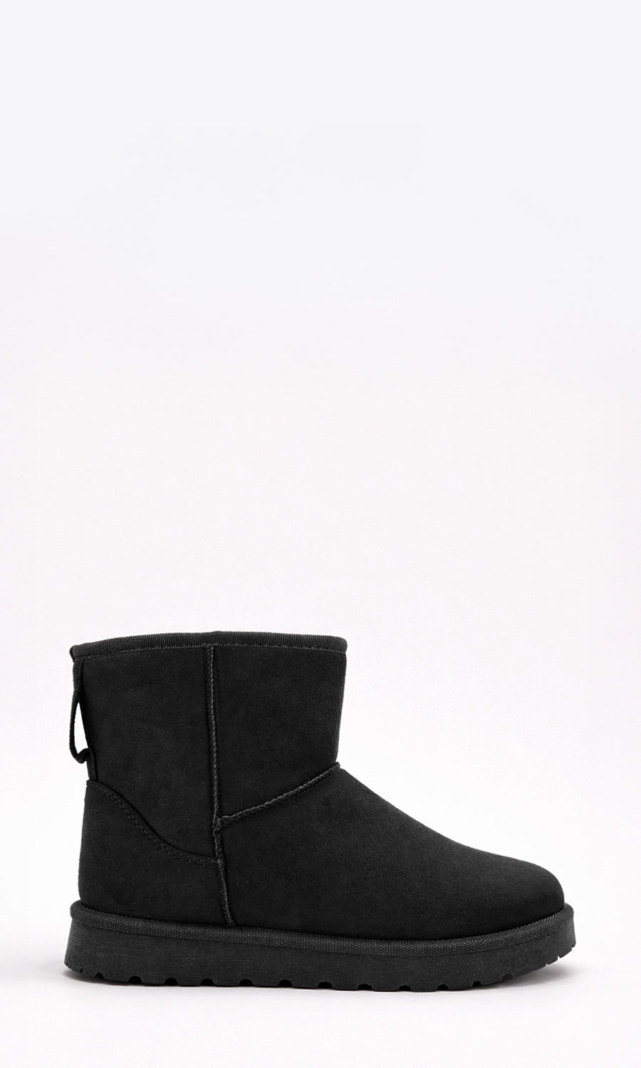 FREEZE BOTAS TIPO UGG NEGRAS PARA MUJER EN ACABADO GAMUZA USADAS CON JEANS PARA LOOK CASUAL DE VIAJE