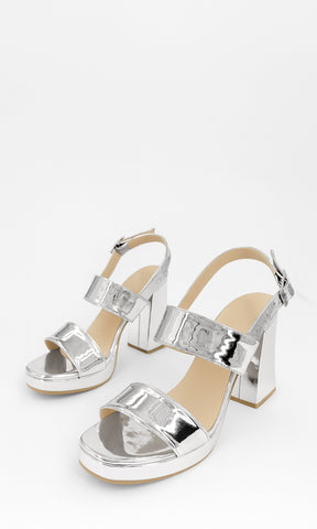 FRENZY ZAPATILLAS PLATEADAS DE PLATAFORMA CONFECCIONADAS EN CHAROL METALICO CON TACON GRUESO DE 10 CM Y PLATAFORMA DE PUNTA CUADRADA PARA MUJER