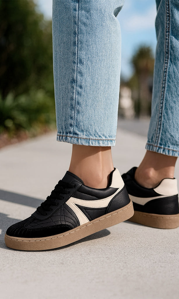 GIANNA LOOK DE DIA PARA USAR EN SALIDAS CASUALES CON AMIGAS COMBINANDO SNEAKERS NEGROS CON SKINNY JEANS Y T-SHIRT