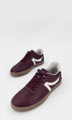 GIANNA TENIS COLOR VINO CON SUELA DE GOMA CLÁSICA DE 2.5 CM PARA MUJER ESTILO URBANO VINTAGE Y COMODO CONFECCIONADIS EN CUERO SINTETICO