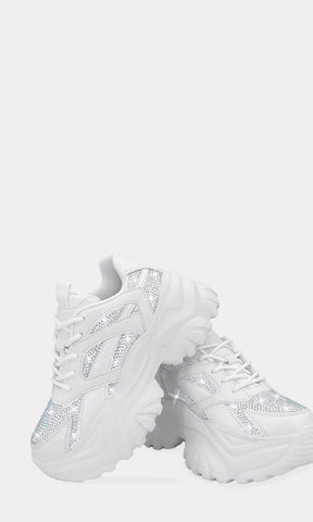 HAYLIE TENIS DE PLATAFORMA COLOR BLANCO CON BRILLOS PLATEADOS AL FRENTE CONFECCIONADOS EN VINIPIEL CON PUNTA REDONDA Y TACON DE 7 CM PARA MUJER