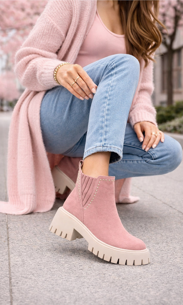 HONEY LOOK CASUAL PARA SALIR CON AMIGAS USANDO SKINNY JEANS CON BOTINES ROSAS DE SUELA TRACK Y SUETER LARGO CON BLUSA DE TIRANTES