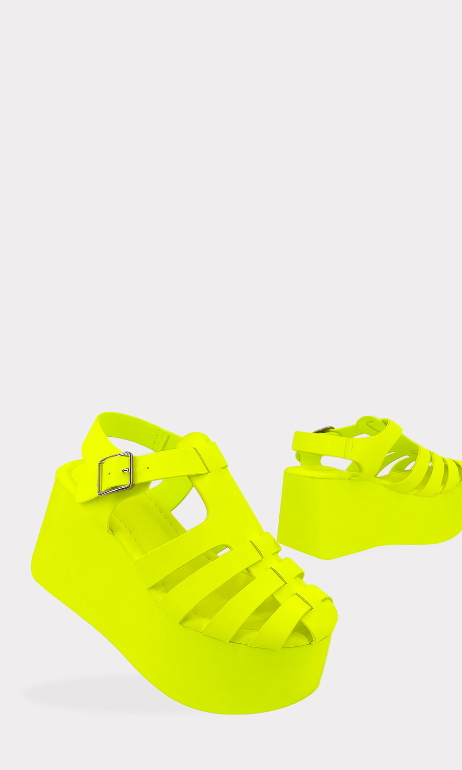 IBIZA SANDALIAS DE VINIPIEL COLOR AMARILLO NEON CON VARIOS STRAPS  ENFRENTE PARA COMBINAR CON JEANS RASGADOS EN LOOKS URBANOS