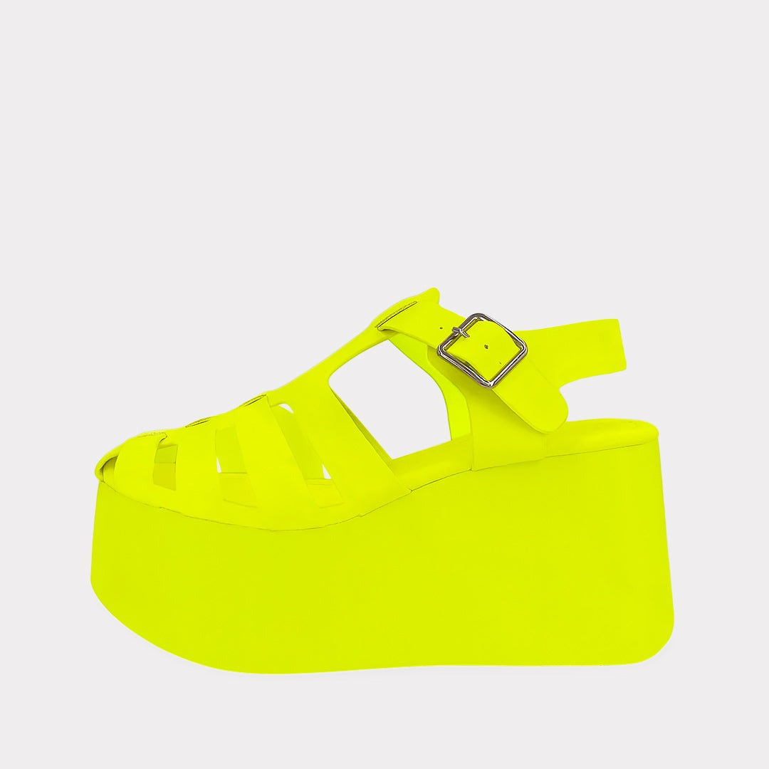 IBIZA SANDALIAS DE VINIPIEL COLOR AMARILLO NEON Y PLATAFORMA DE 5 CM PARA USAR CON FALDAS CORTAS EN VERANO