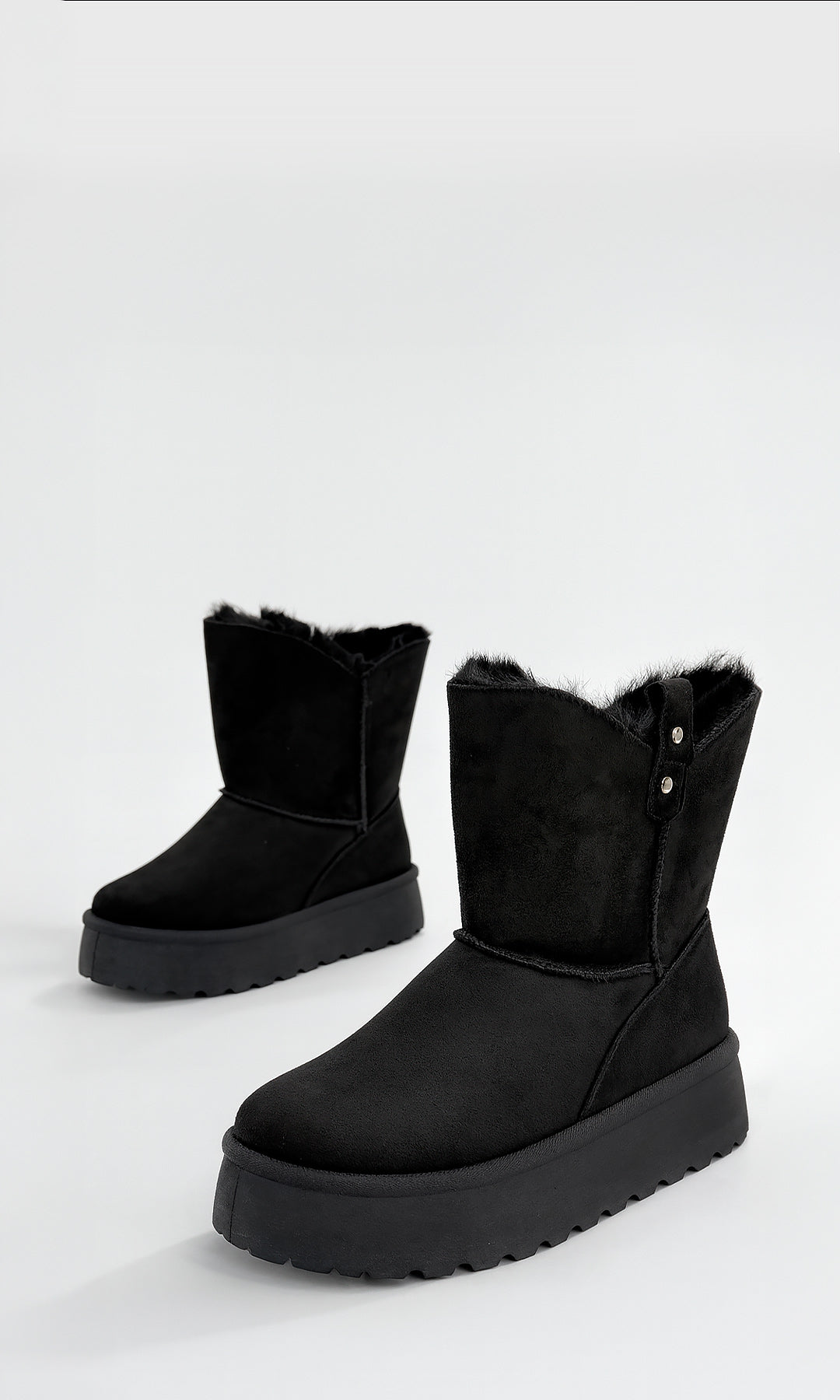 ICEBERG BOTA NEGRA DE INVIERNO CON ACABADO DE GAMUZA FORRO DE PELUCHE CON PLATAFORMA 4.5 CM DISEÑO CORTO PARA MUJER Y ESTILO CÁLIDO