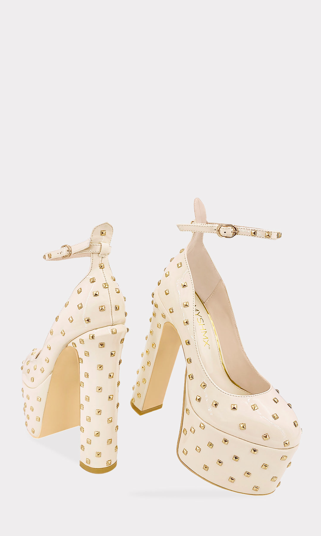 ICONIC HEELS DE CHAROL COLOR BLANCO MARFIL CON ANKLE STRAP TOBILLERA ALTA Y ESTOPEROLES CUADRADOS