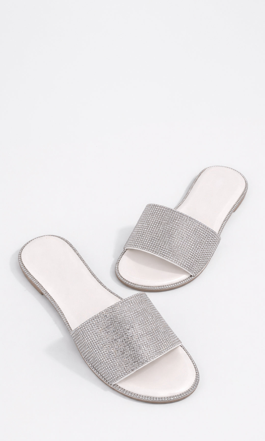 INGRID CHANCLAS EN TENDENCIA PARA EL VERANO CON STRAPS ANCHO SOBRE LOS DEDOS Y SUEÑO DE METER CON PUNTA ALMENDRADA