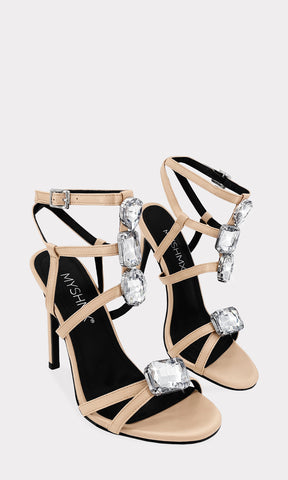 INTENSE TACONES CON MULTIPLES STRAPS DELGADOS Y DETALLES DE PEDRERIA DE DIFERENTES FORMAS 