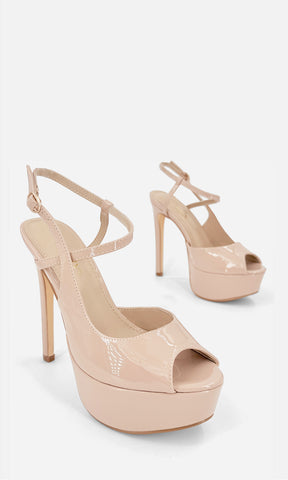 JENNIFER ZAPATILLAS COLOR NUDE DE CHAROL CON PLATAFORMA 4 CM Y TACON ALTO DE AGUJA 13.5 CM CON HEBILLA EN STRAP TALONERO PARA MUJER
