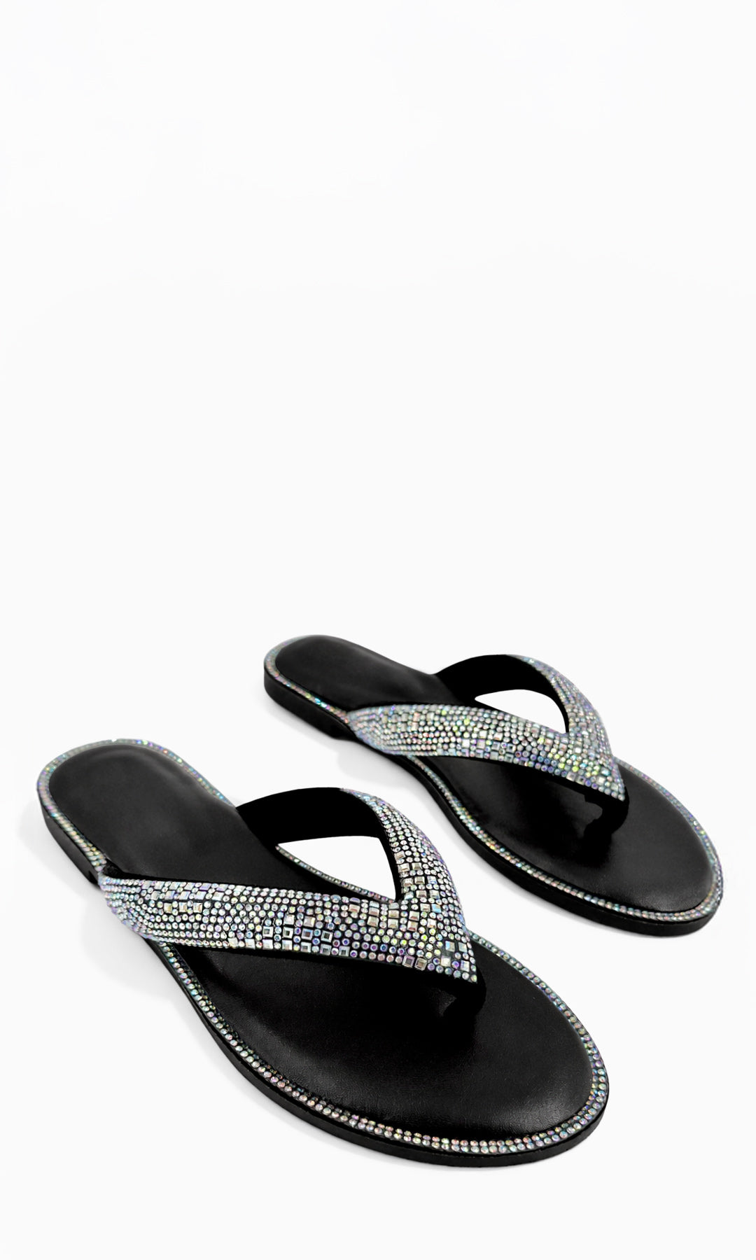 JESSALYN SANDALIAS NEGRAS CONFECCIONADAS EN CUERO SINTETICO CON DETALLES DE BRILLOS ALREDEDOR TIPO PATA DE GALLO PARA USAR EN VERANO 
