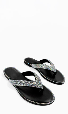 JESSALYN SANDALIAS NEGRAS CONFECCIONADAS EN CUERO SINTETICO CON DETALLES DE BRILLOS ALREDEDOR TIPO PATA DE GALLO PARA USAR EN VERANO 