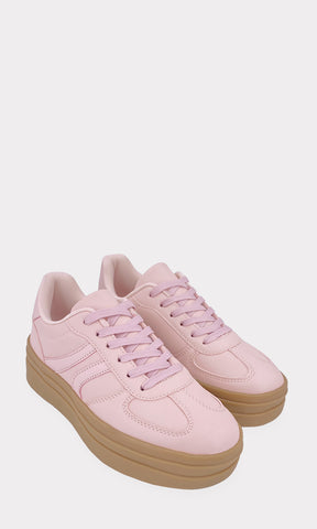 JOLISSE TENIS ROSAS DE CUERO SINTETICO CON PLATAFORMA REDONDA DE 4.5 CM Y AGUJETAS CRUZADAS AL FRENTE PARA USAR EN LOOK URBANO