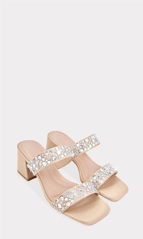 KASSIA SANDALIAS NUDE CONFECCIONADAS EN SATIN CON BRILLOS REDONDOS PLATEADOS EN STRAP ARRIBA DE LOS DEDOS Y EN EMPEINE CON TACON DE 6 CM