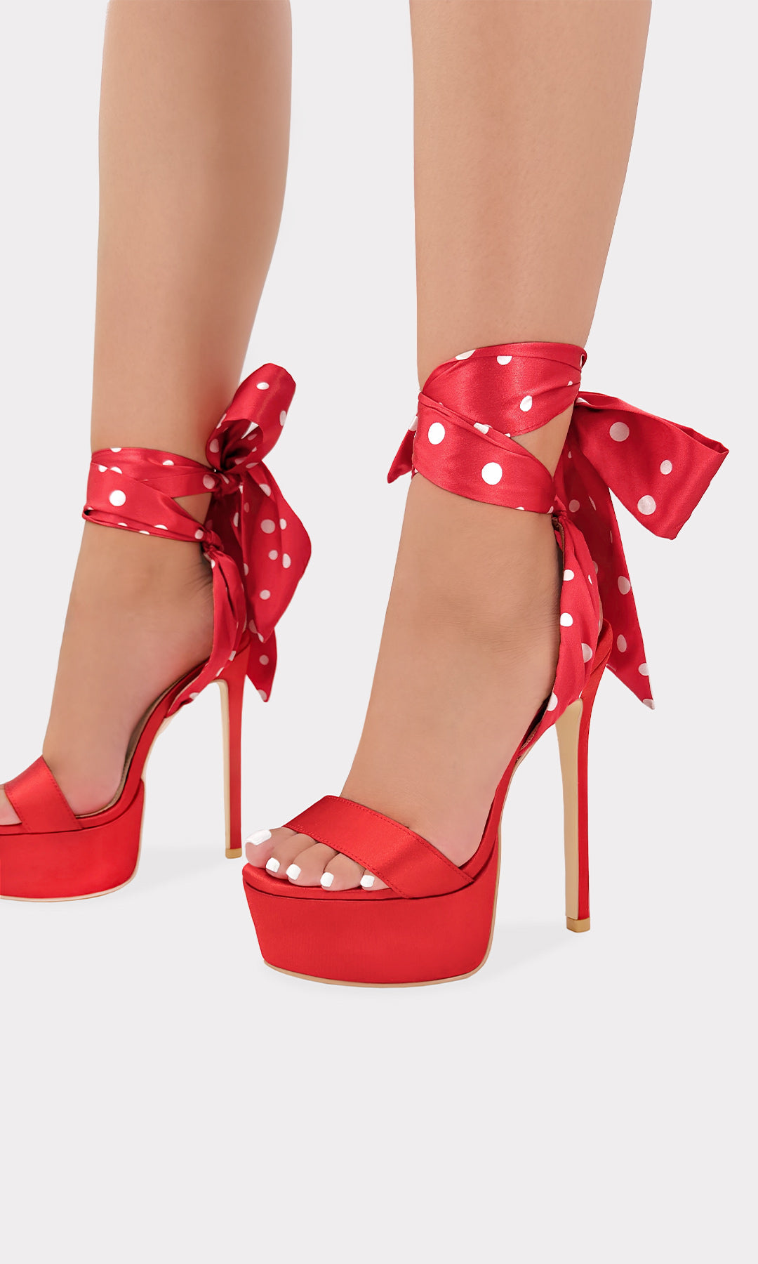 KAYLIE HEELLS DE MODA HECHOS DE SATIN ROJO CON LACE UP GRUESO Y TACON DELGADO DE 14 CM CON PLATAFORMA