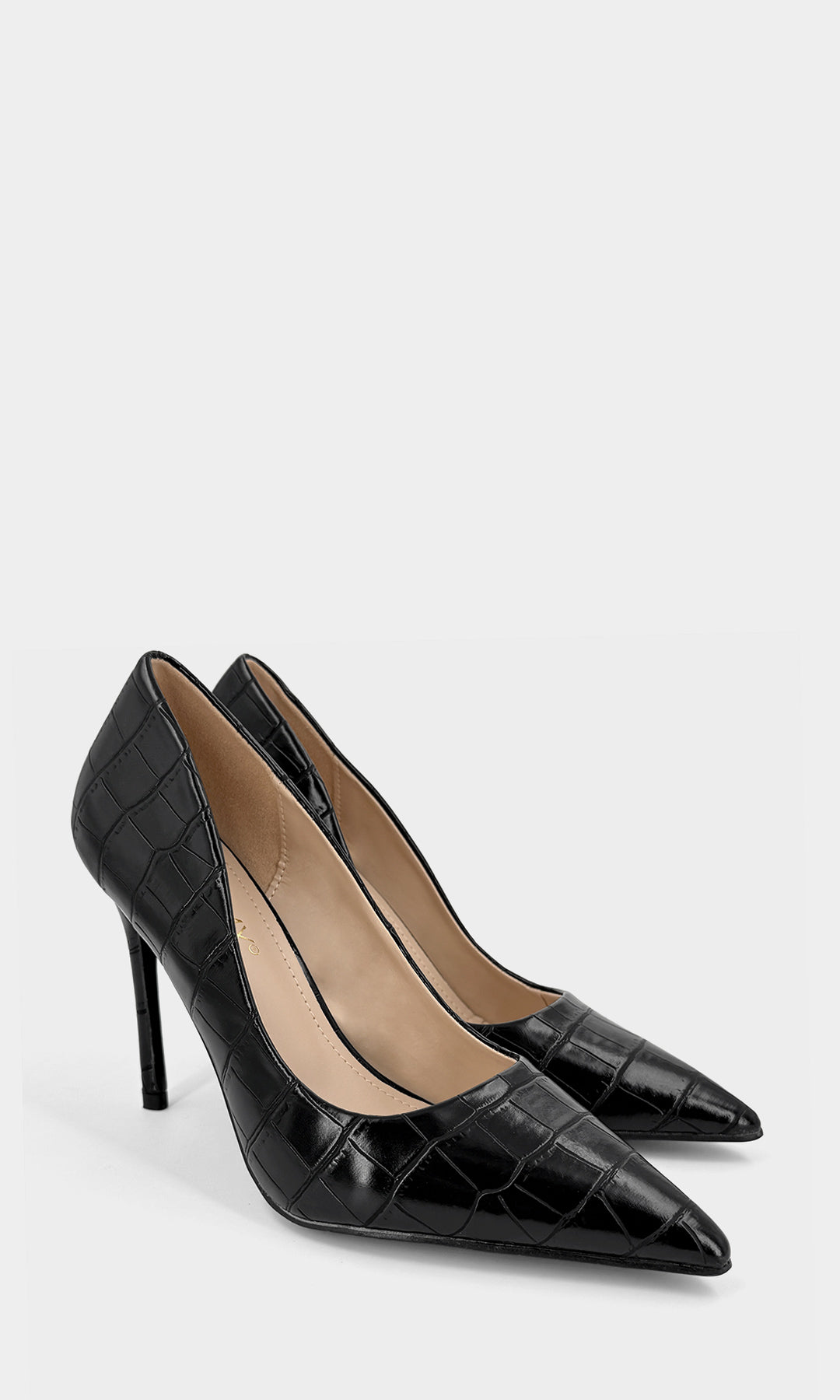 KENYA STILETTOS NEGROS CONFECCIONADOS EN CUERO SINTETICO CON DETALLES DE CROC Y TACON DELGADO DE AGUJA 10.5 CM CON TERMINACION PUNTIAGUDA PARA MUJER 