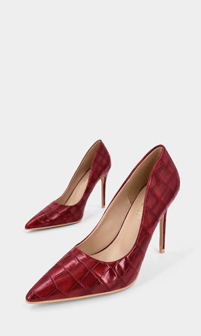 KENYA ZAPATILLAS COLOR ROJO VINO CON EFECTO CROC CONFECCIONADAS EN VINIPIEL CON PUNTA CERRADA TERMINACION POINTY Y TACON DELGADO DE AGUJA 10.5 CM