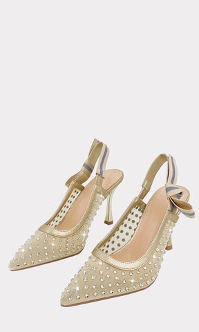 LAURENT SLINGBACK DORADAS CON TACON CROMADO DE 9 CM TERMINACION POINTY HECHAS EN MESH CON BRILLOS AL FRENTE Y DETALLE DE MOÑO TEXTIL ESTILO DIOR