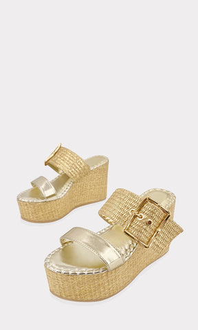 LAYNA SANDALIAS CUÑA DE PUNTA ABIERTA CON VINIPIEL METALICA EN STRAP ARRIBA DE LOS DEDOS Y YUTE SINTETICO EN TACON DE 9.5 CM PARA USAR EN PRIMAVERA