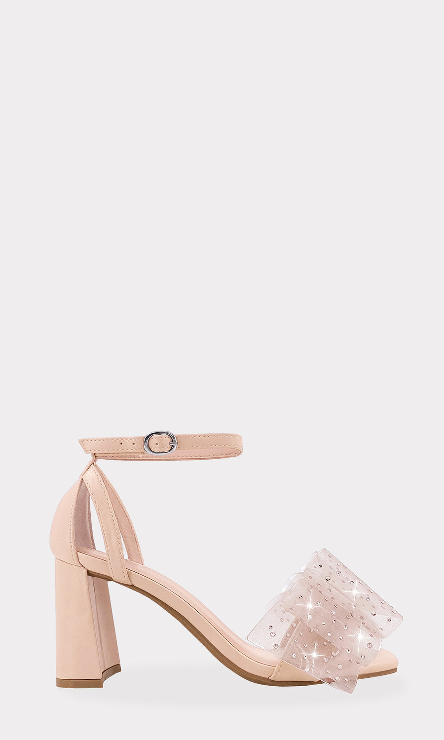 LEILANI LOOK PARA USAR EN UN BAUTIZO COMBINANDO TACONES COLOR NUDE DE PULSERA CON VESTIDO AZUL CORTO Y UÑAS ACRILICAS MINIMALISTAS