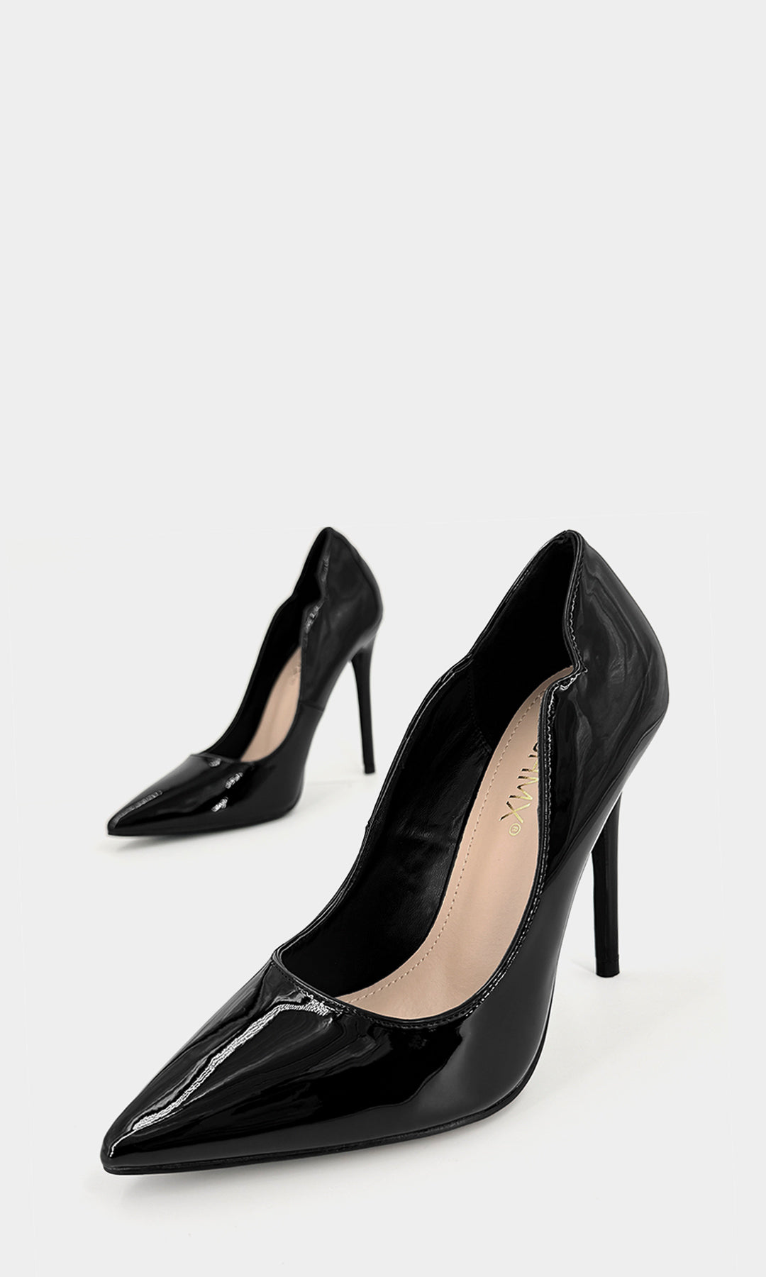 LIPSTICK ZAPATILLAS NEGRAS CERRADAS DE CHAROL CON SUELA DELGADA Y TACON ALTO DE AGUJA 11 CM CON DETALLE A LOS COSTADOS PARA USAR EN LA OFICINA 