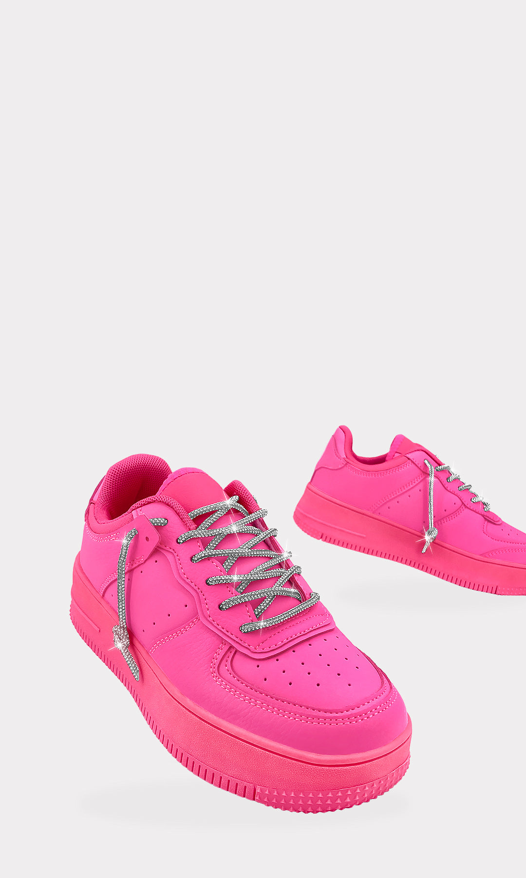 LONDON TENIS COLOR ROSA NEON CON AGUJETAS DE BRILLOS CONFECCIONADAS EN CUERO SINTETICO Y SUELA GRUESA DE 4 CM 