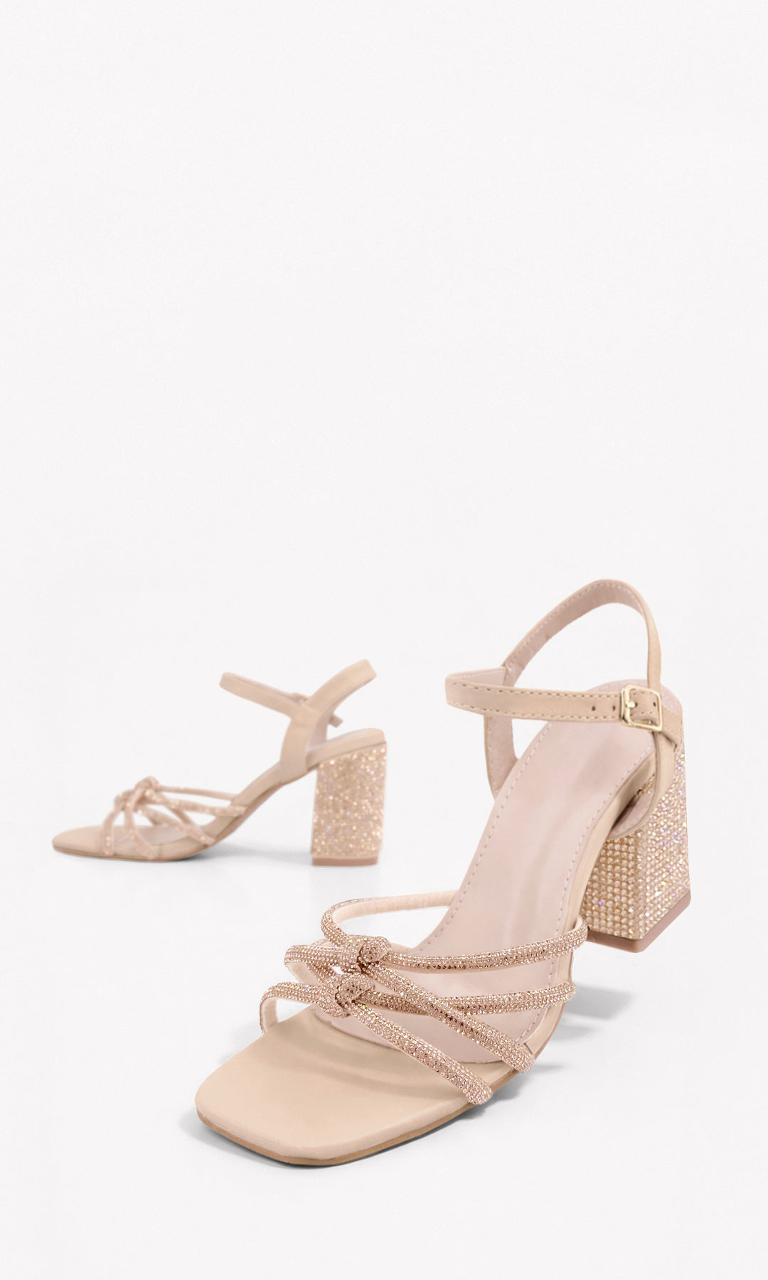 LYSA ZAPATILLAS COLOR NUDE CONFECCIONADAS EN CUERO SINTETICO CON BRILLOS EN STRAPS ARRIBA DE LOS DEDOS Y TACON GRUESO DE 8 CM PARA CHICA FASHION