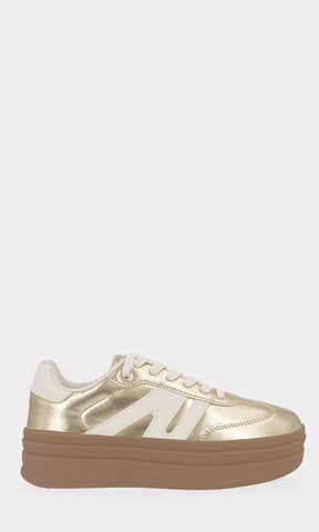 MAGALY SNEAKERS CON AGUJETA LARGA AJUSTABLE SOBRE EL EMPEINE DE PUNTA ALMENDRADA Y PLATAFORMA PARA USAR EN LA CALLE