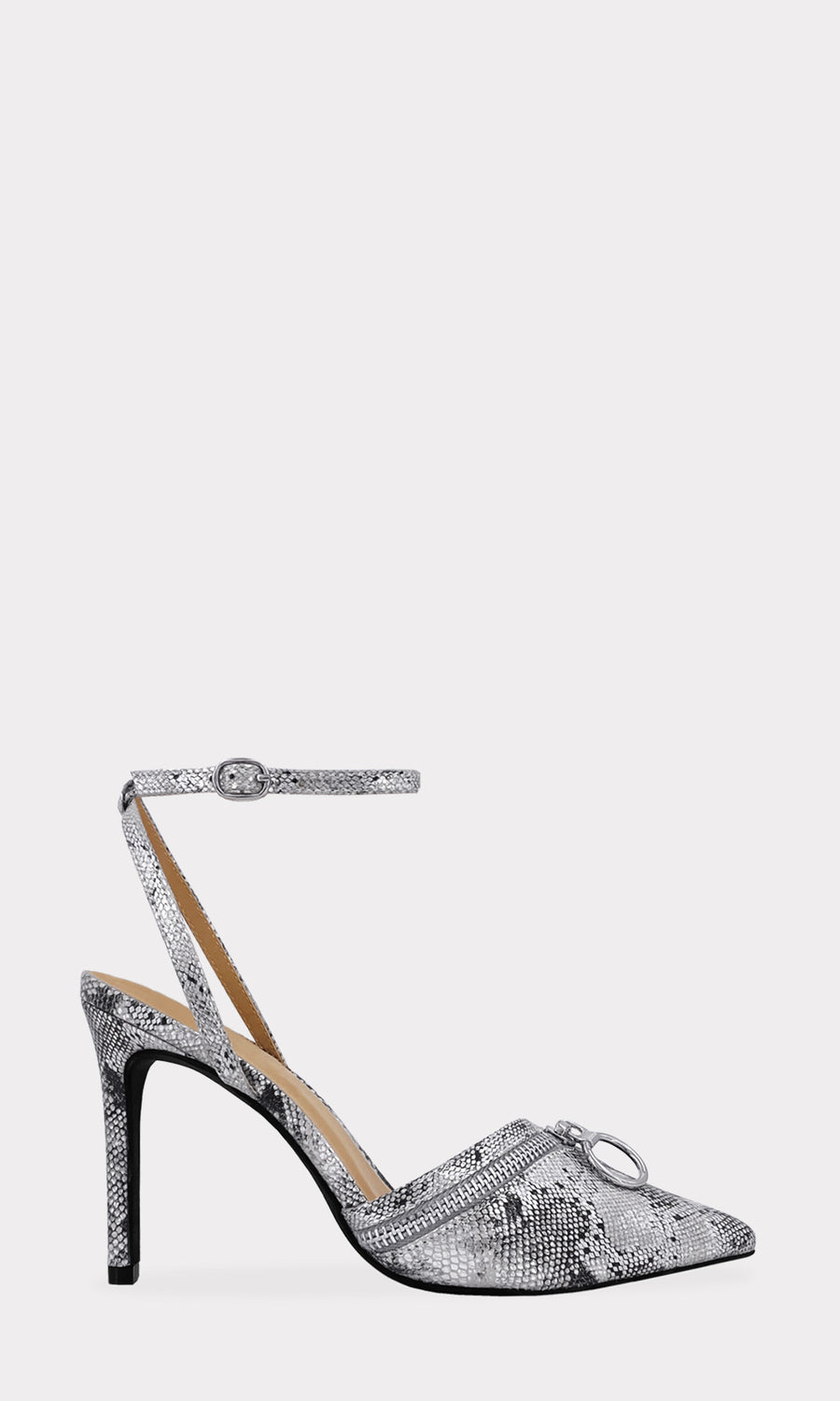 MALIKA COMO COMBINAR ZAPATILLAS PUNTIAGUDAS DE TACON ALTO CON FALDA ROSA Y BLUSA BLANCA DE MANGA LARGA PARA LUCIR TRENDY