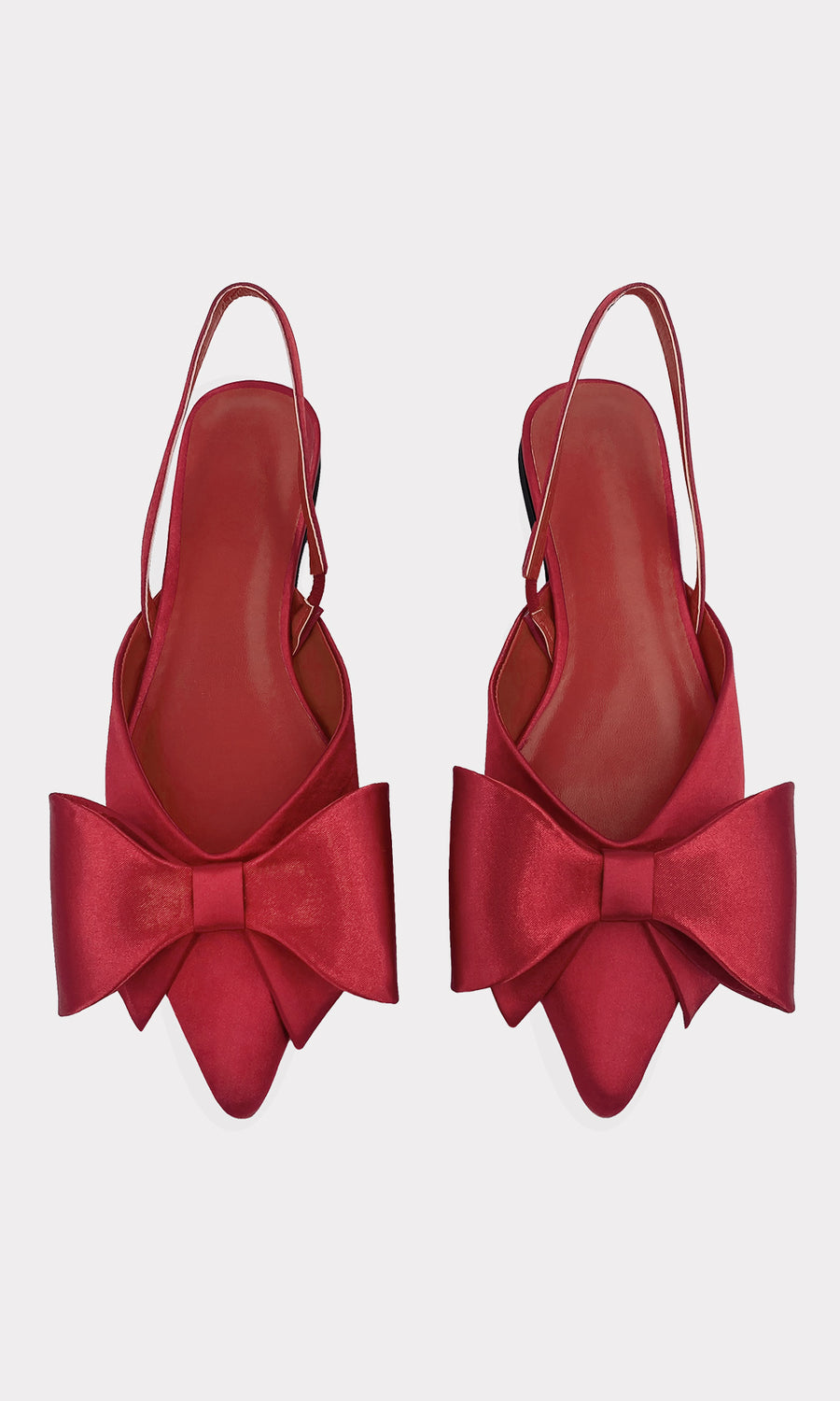 MARGIE FASHION LOOK USANDO ZAPATILLAS ROJAS DE PISO CON FALDA LARGA Y BLUSA NEGRA PARA LUCIR TRENDY EN DATES