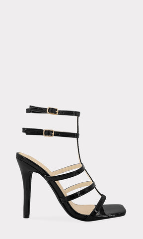 MARGOT HEELS DE CHAROL COLOR NEGRO CON DOS HEBILLAS DORADAS EN ANKLETS STRAPS Y TALON DESCUBIERTO