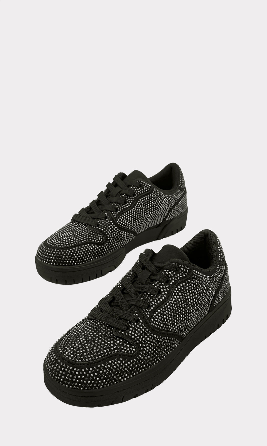 MARISELLE TENIS NEGROS CONFECCIONADO CON  BRILLOS AL FRENTE DE AGUJETA TEXTIL AJUSTABLE Y SUELA DELGADA DE 3.5 CM PARA USAR CON VESTIDOS 
