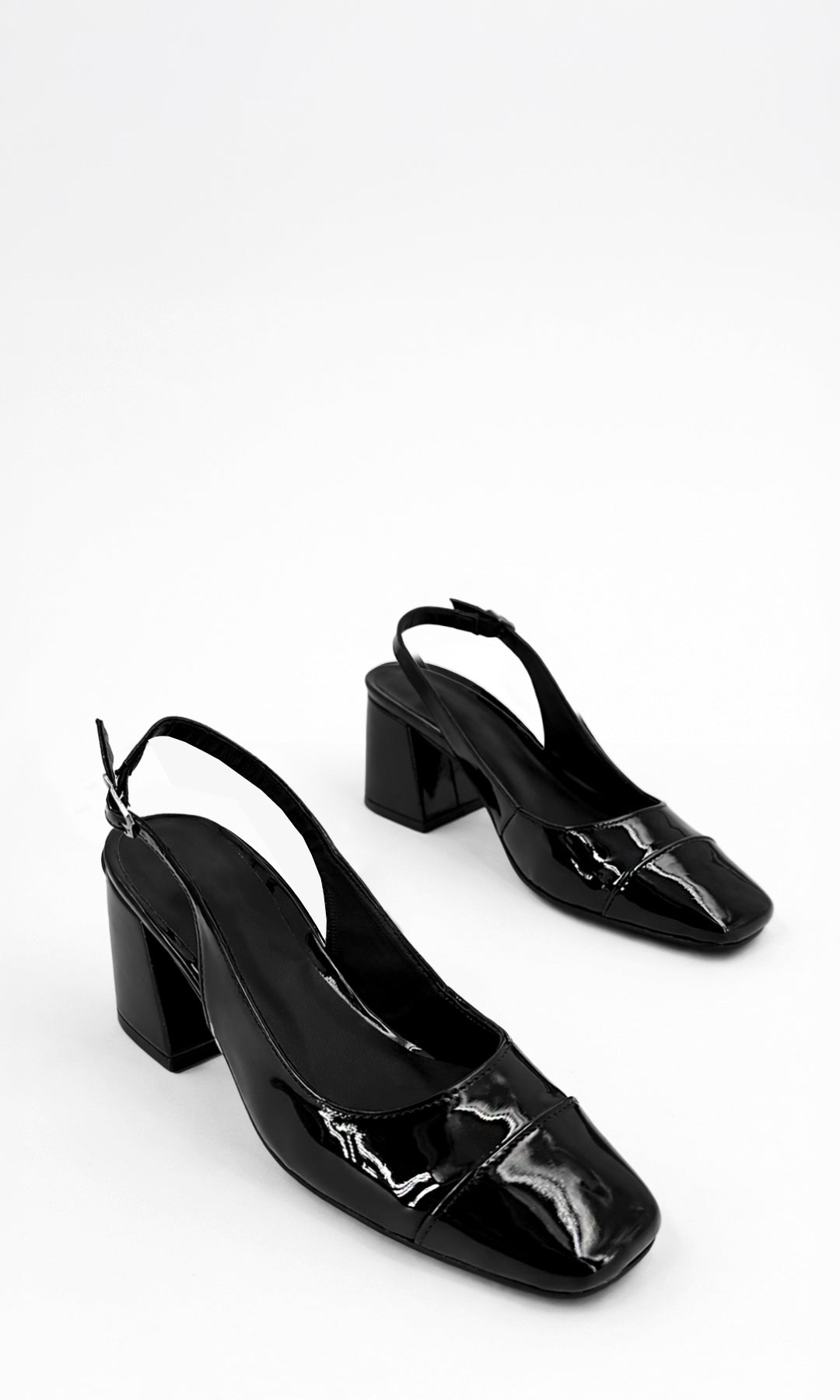 MARISSE ZAPATILLA SLINGBACK NEGRA DE CHAROL CON PUNTA RECTA Y TACÓN CUADRADO ELEGANTE PARA LOOKS FORMALES