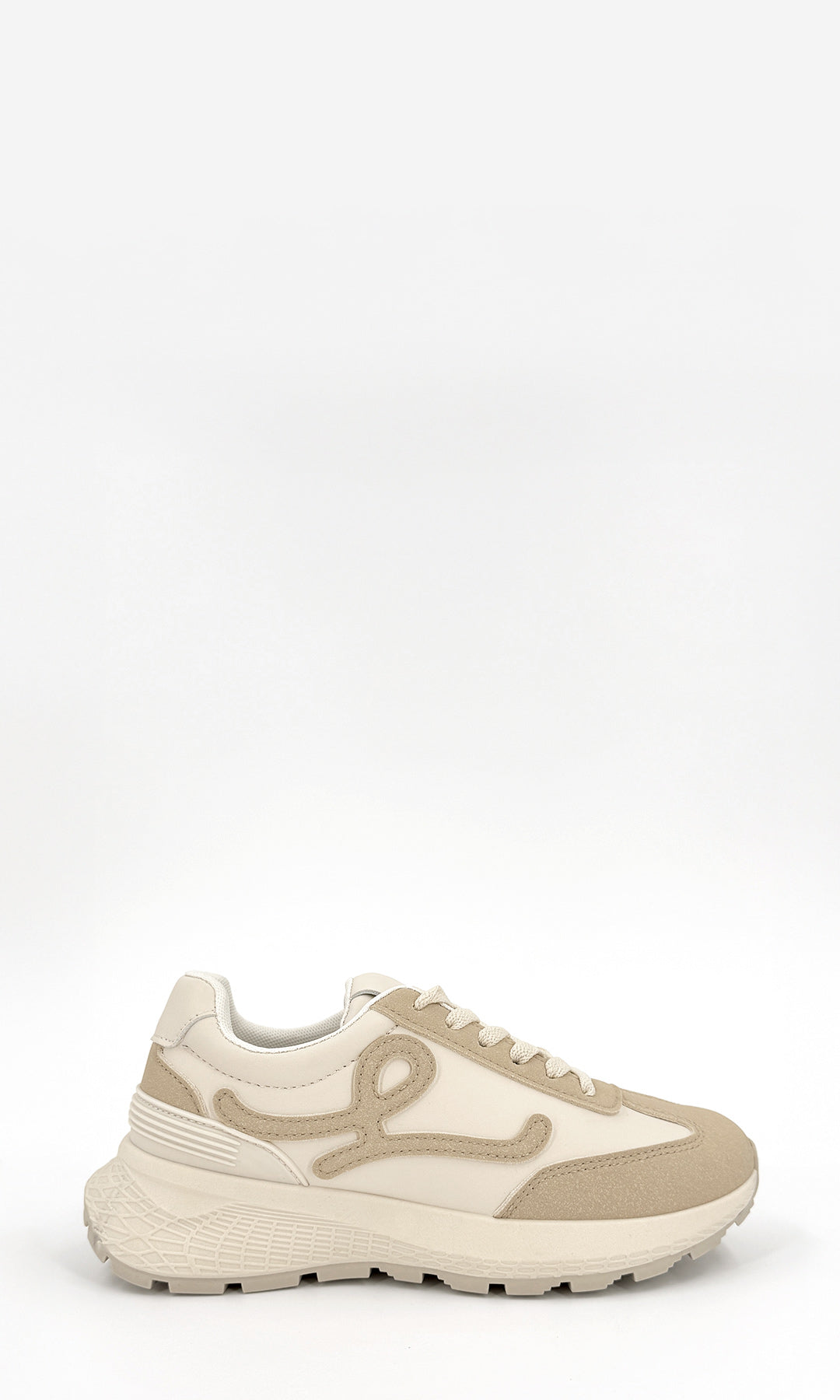 MELINE TENIS ESTILO RETRO CON AGUJETAS CRUZADAS AL FRENTE Y SUELA DENTADA PARA MUJER