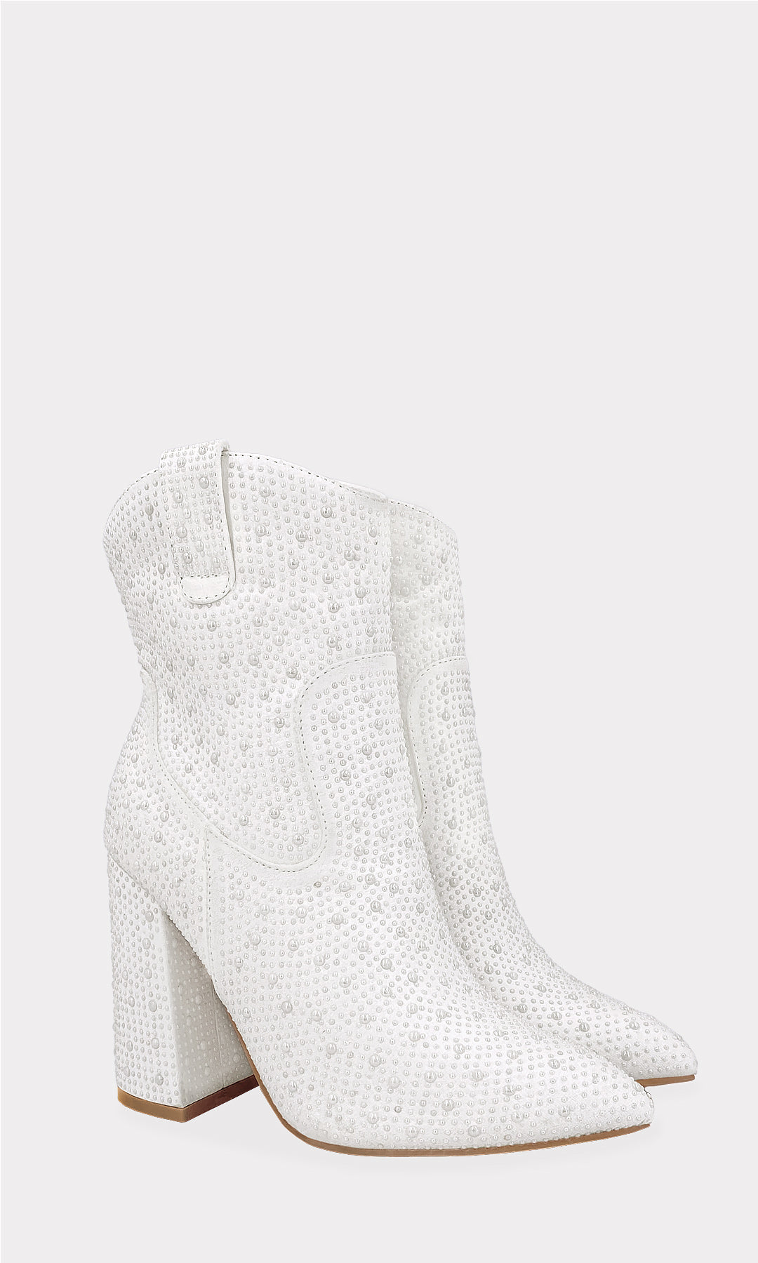 MILENKA BOTAS BLANCAS CONFECCIONADAS EN PERLAS AL FRENTE PARA USAR EN FIESTAS DE NOCHE CON CIERRE METALICO AL COSTADO Y TACON CUADRADO DE 10 CM 