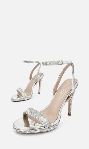 MONROE TACONES PLATEADOS DE AGUJA ACABADO DE CHAROL Y BRILLOS EN CINTA ARRIBA DE LOS DEDOS CON HEBILLA EN PULSERA PARA USAR CON VESTIDO LARGO
