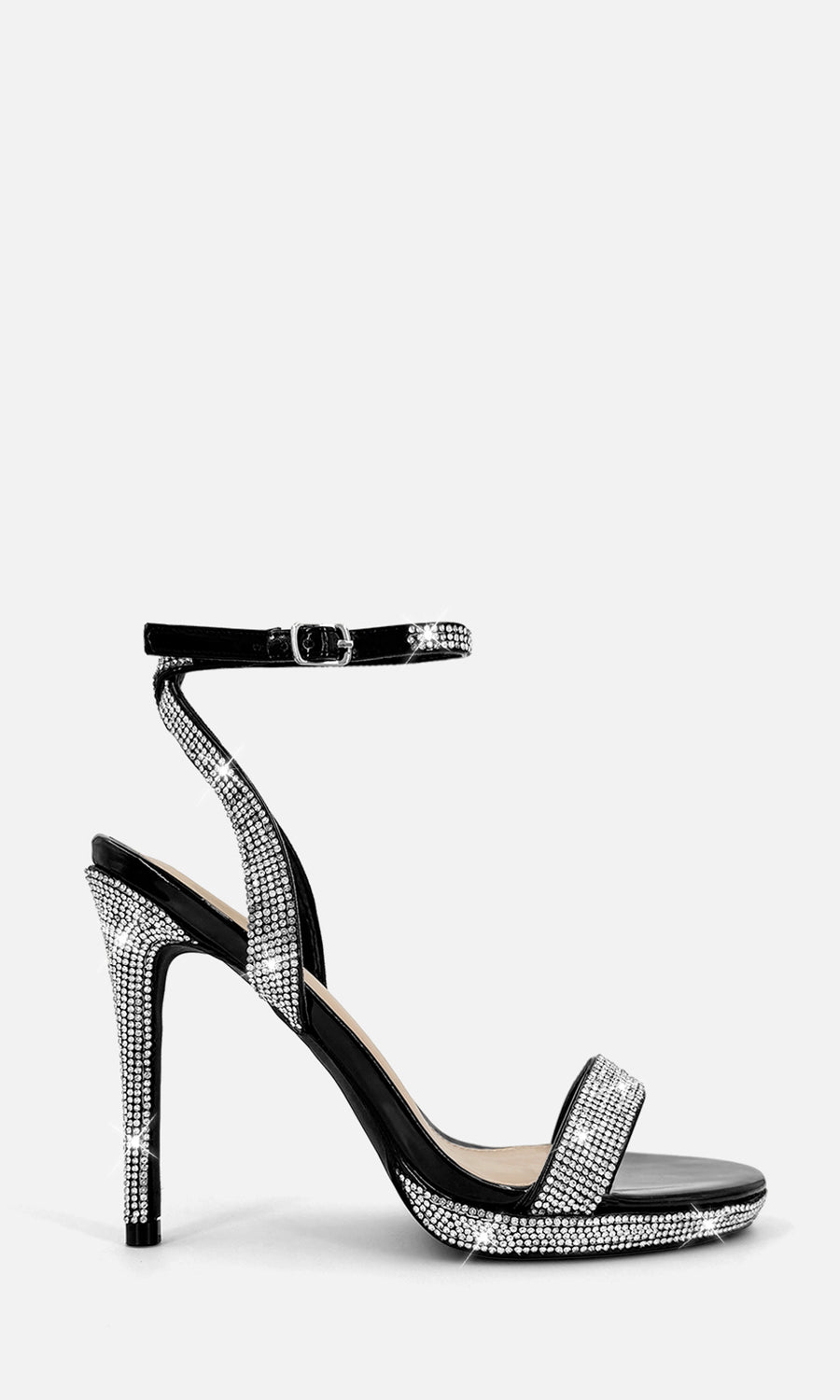 MONROE FASHION LOOK USANDO CONJUNTO METALICO CON ZAPATILLAS NEGRAS DE TACON ALTO CON BRILLOS PARA DESTACAR EN EVENTO 
