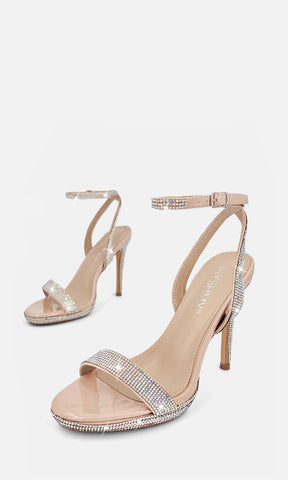MONROE ZAPATILLAS NUDE CONFECCIONADAS EN CHAROL CON BRILLOS EN STRAP DELGADO ARRIBA DE LOS DEDOS Y TACÓN ALTO DE AGUJA CON TALÓN DESCUBIERTO 