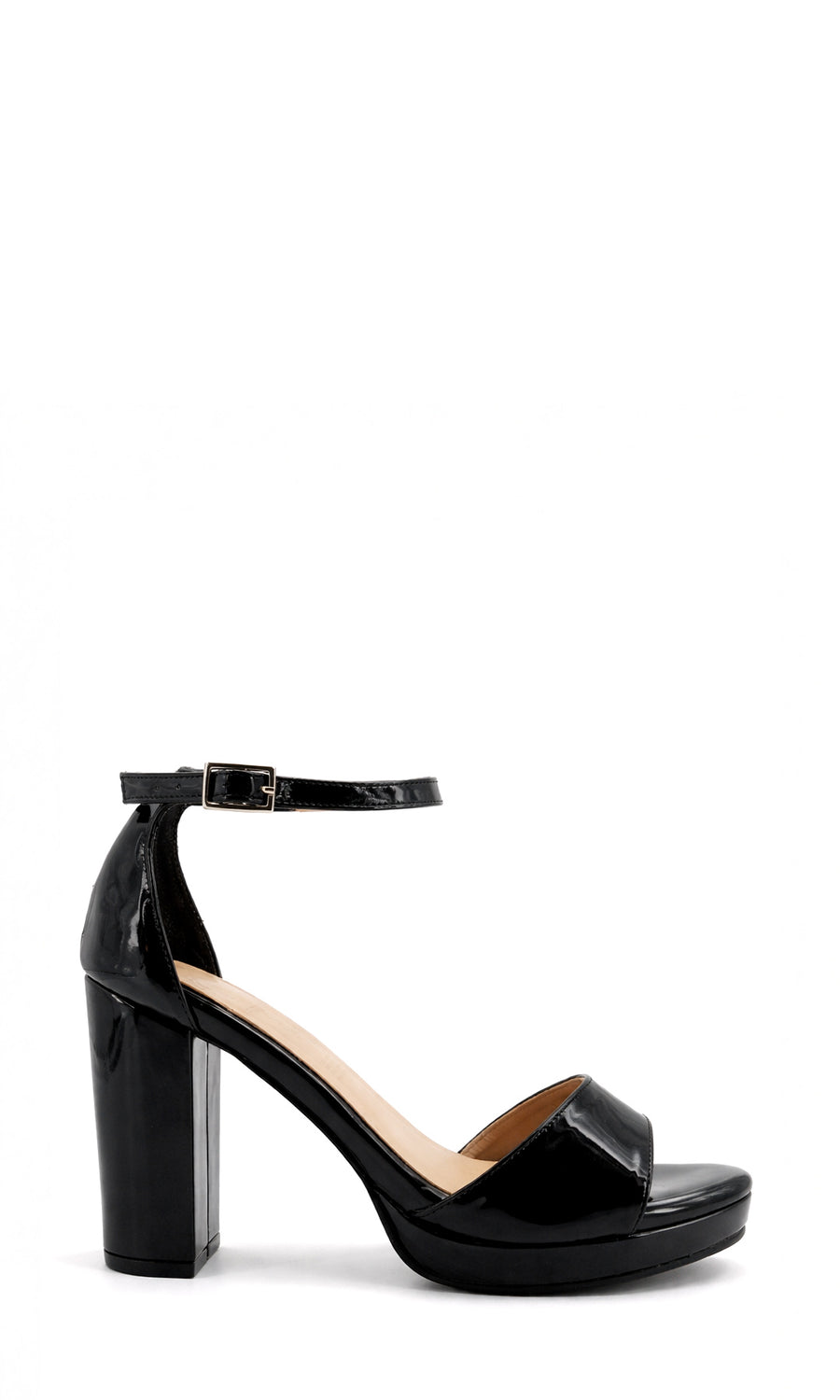 MUSE OUTFIT CHIC COMBINANDO VESTIDO CORTO CON ESTAMPADO DE CUADROS Y ZAPATILLAS NEGRAS DE CHAROL CON PLATAFORMA 