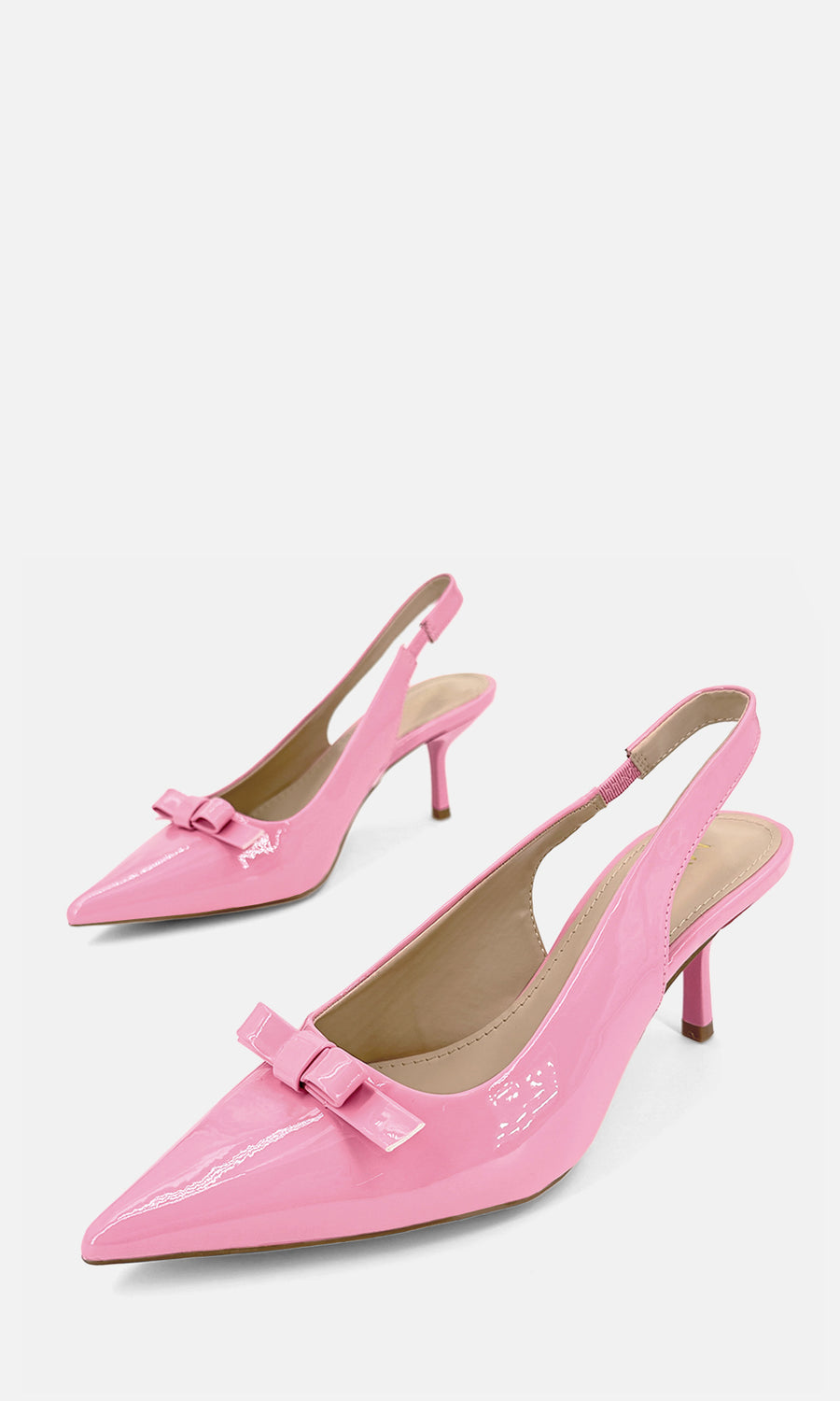 NANCY CÓMO COMBINAR FALDA SNAKE LARGA CON ABRIGO ROSA ENCIMA DE TOP DEL MISMO TONO Y ZAPATILLAS POINTY DE TACON KITTEN A JUEGO DE BOLSO BLANCO
