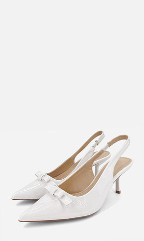 NANCY ZAPATILLAS BLANCAS PARA MUJER DE PUNTA CERRADA CONFECCIONADAS EN CHAROL CON TACÓN DE AGUJA 7 CM Y SUELA DELGADA