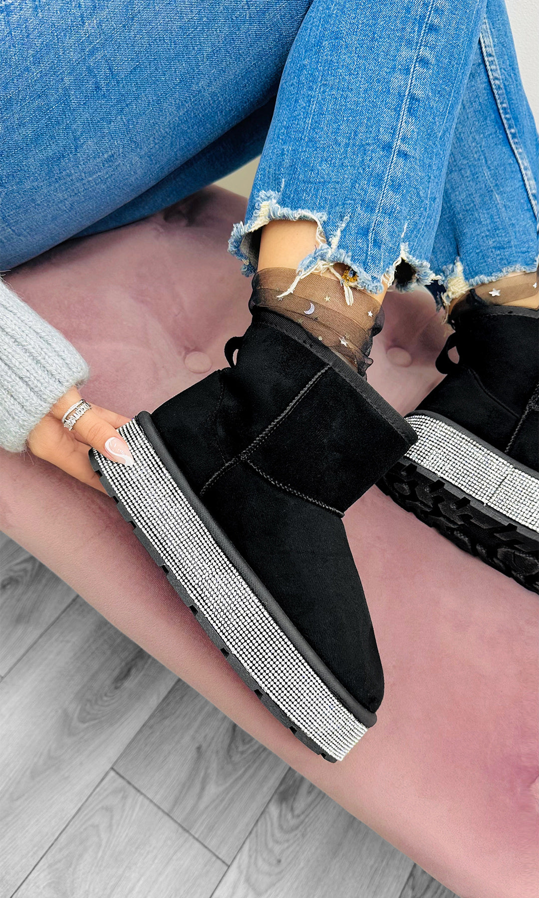 NORA FASHION BOOTS CON BRILLOS EN PLATAFORMA PARA LUCIR UN LOOK RELAJADO CON JEANS DE MEZCLILLA Y SUETER TEJIDO EN DIAS FRIOS