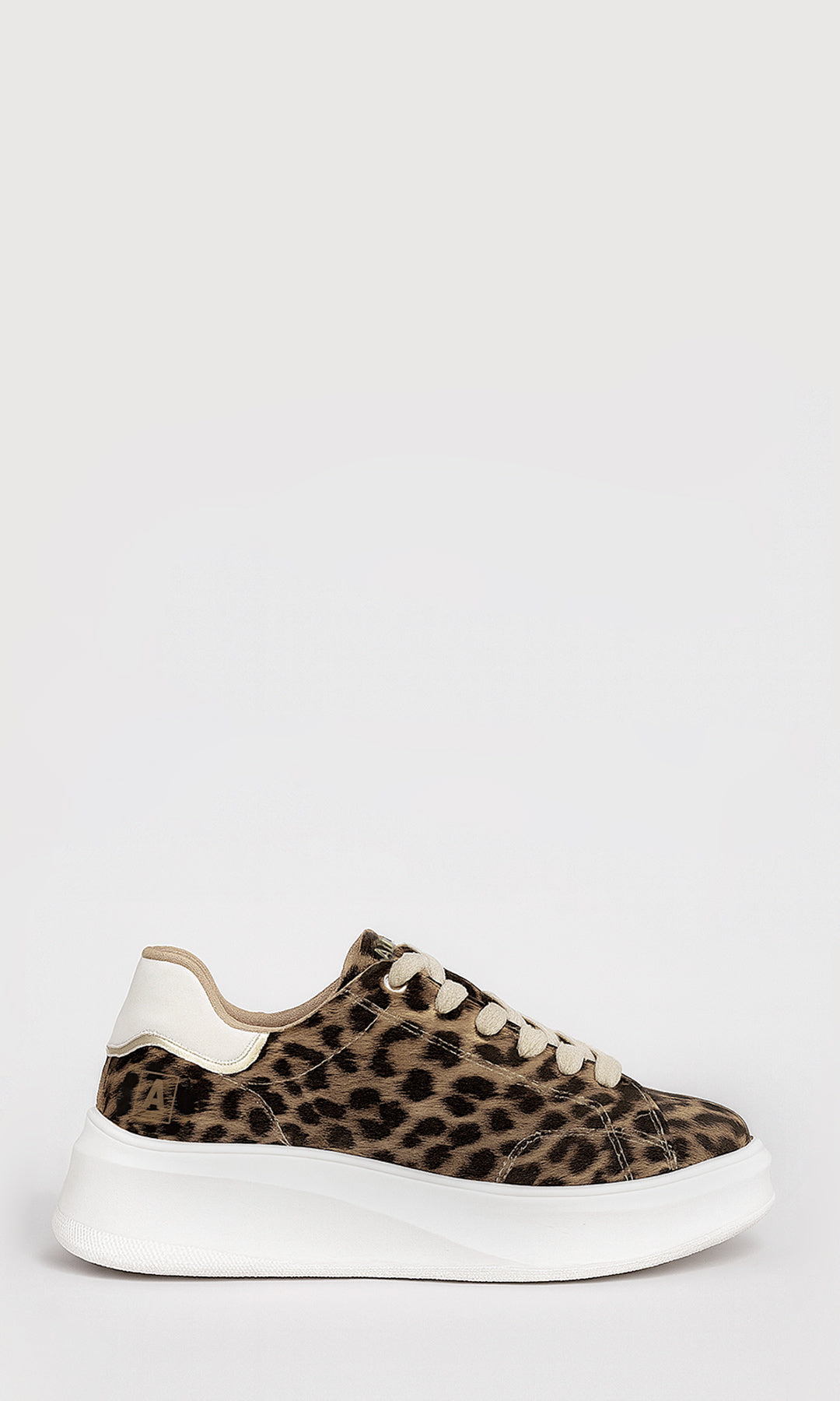 NOVILLE TENIS ANIMAL PRINT DE PLATAFORMA CON PUNTA REDONDA Y AGUJETAS CRUZADAS AL FRENTE