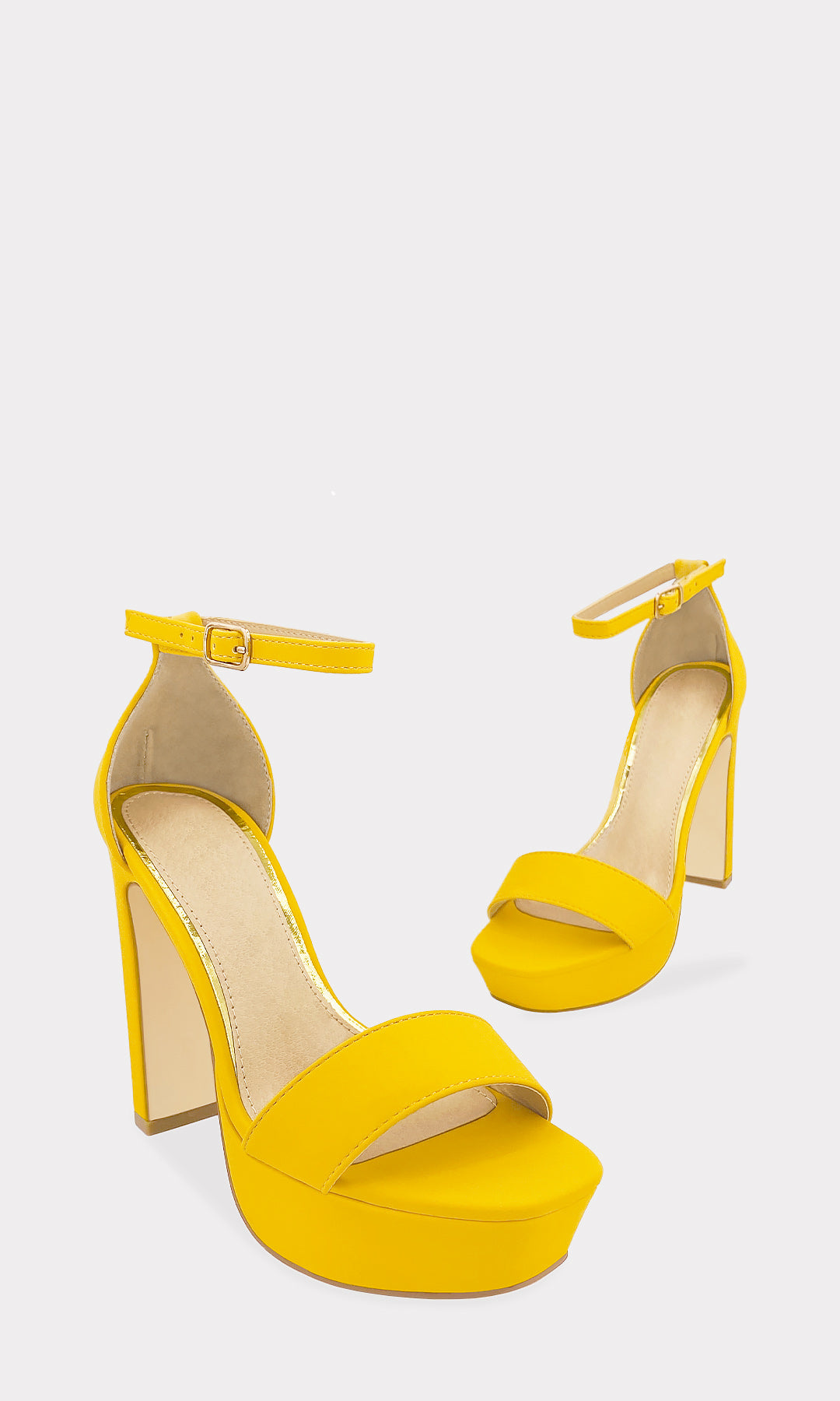 Tacones amarillos sales