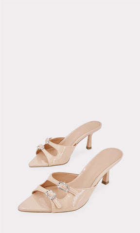 PILAR ZAPATOS MULES DE TACON BAJO COLOR NUDE CON ACABADO DE CHAROL Y DOS HEBILLAS DE BRILLOS AL FRENTE CON TERMINACION PUNTIAGUDA PARA DAMA