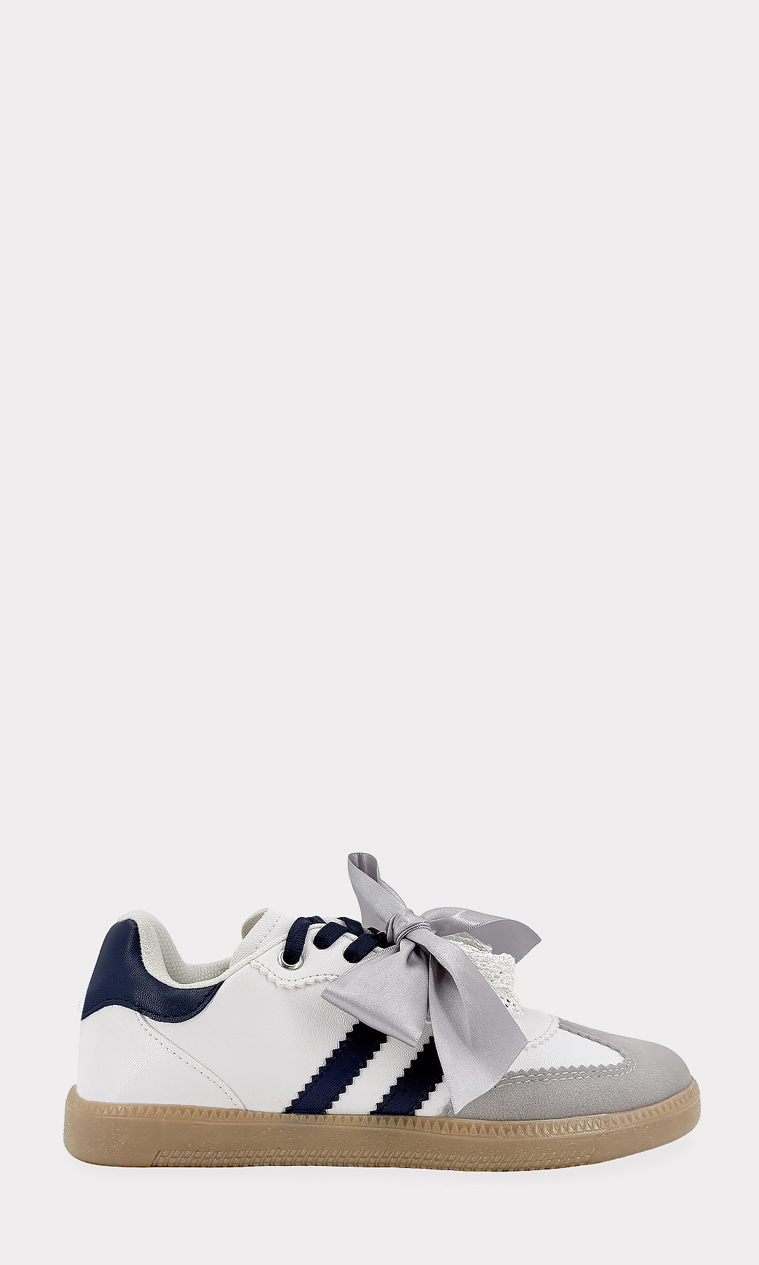 PLUSH TENIS TIPO SAMBA CON AGUJETAS CRUZADAS AL FRENTE Y DETALLE DE DOBLE MOÑO PARA MUJER