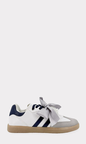 PLUSH TENIS TIPO SAMBA CON AGUJETAS CRUZADAS AL FRENTE Y DETALLE DE DOBLE MOÑO PARA MUJER