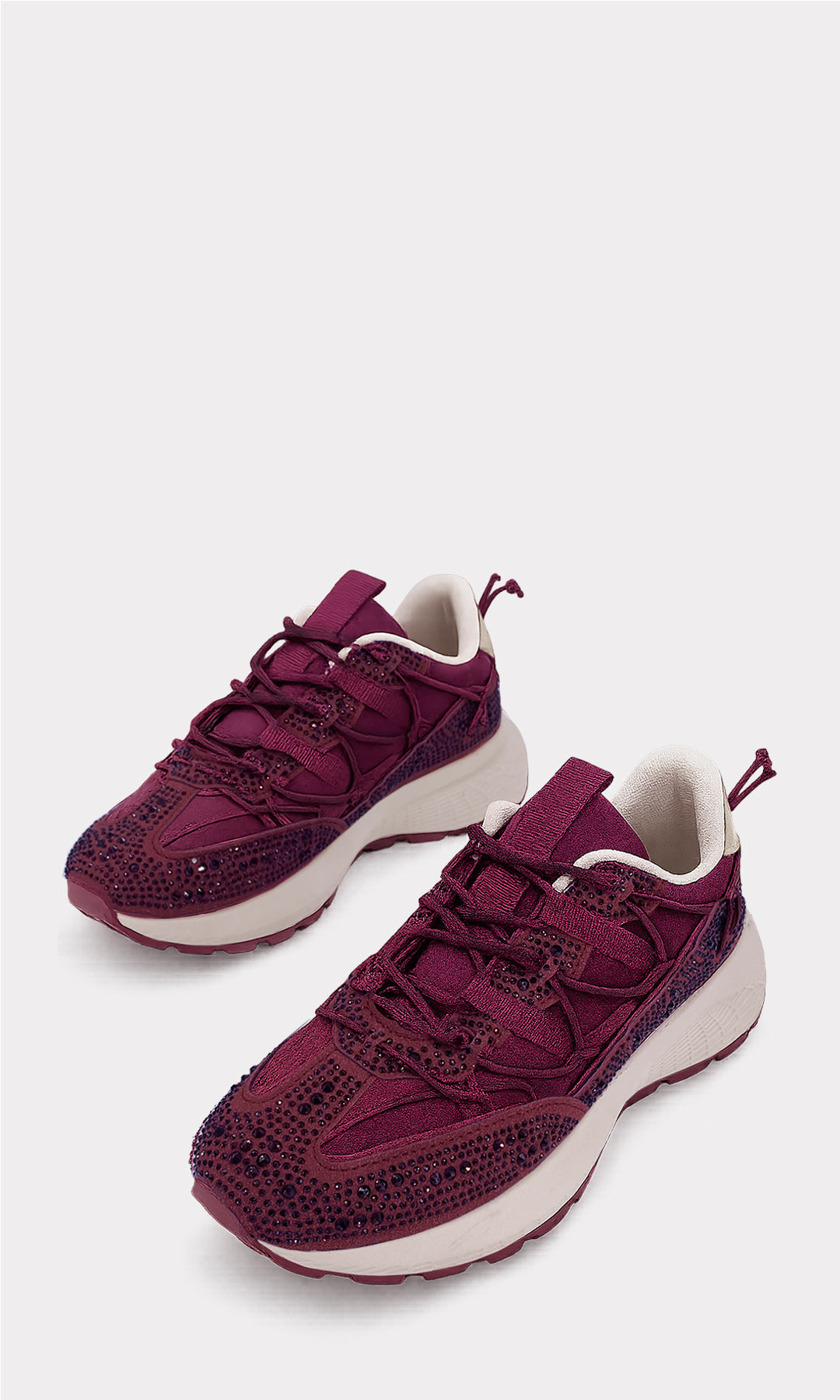 PRIME SNEAKERS COLOR VINO MULTITEXTURA CON PLATAFORMA DE 2.5 CM Y DETALLES DE AGUJETAS A LOS COSTADOS CON SUELA DENTADA PARA USAR CON JEANS 