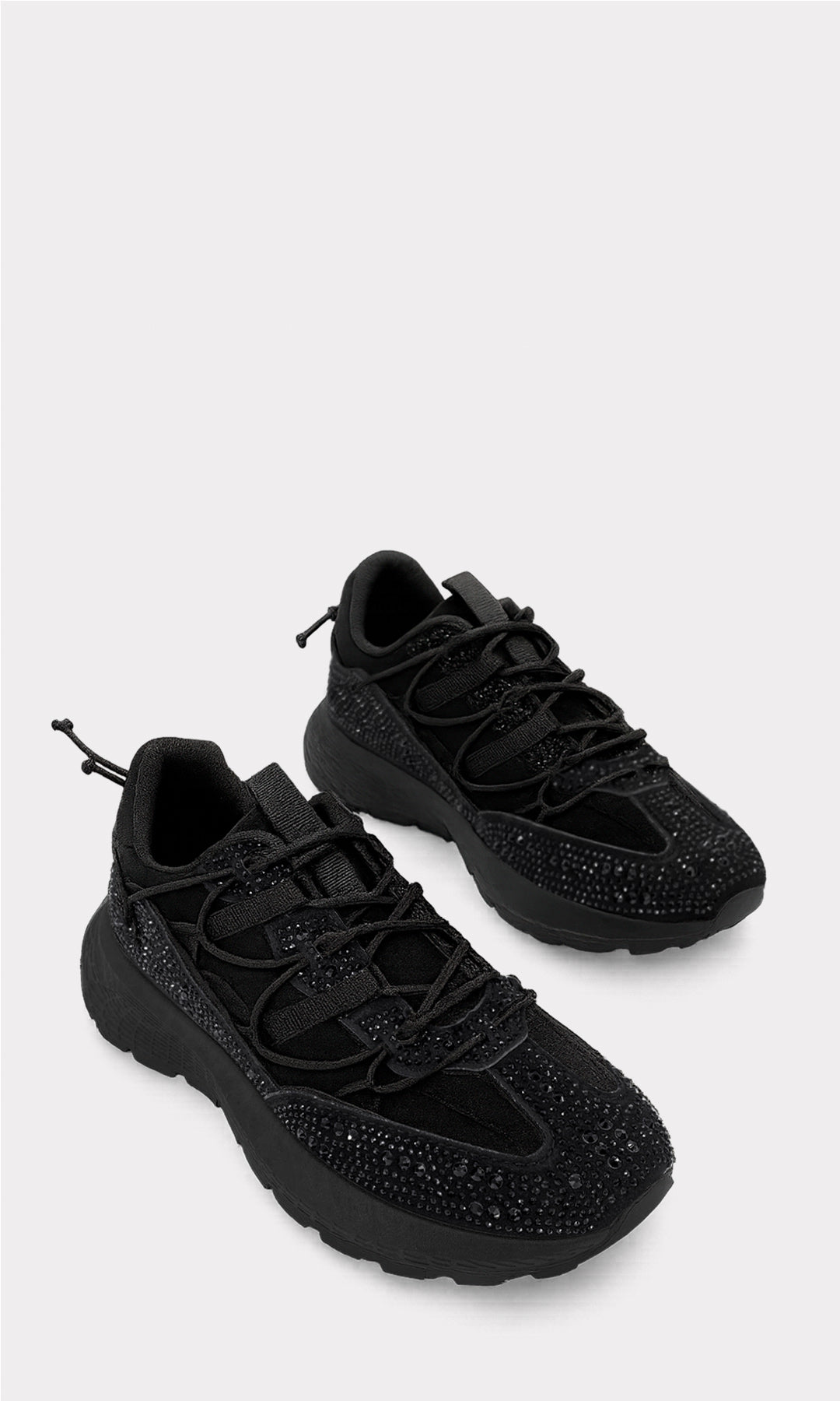 PRIME TENIS NEGROS PARA MUJER ESTILO RETRO CUBIERTOS DE BRILLOS DEL MISMO TONO Y AGUJETAS AJUSTABLES AL FRENTE CON CORDONES A LOS COSTADOS 