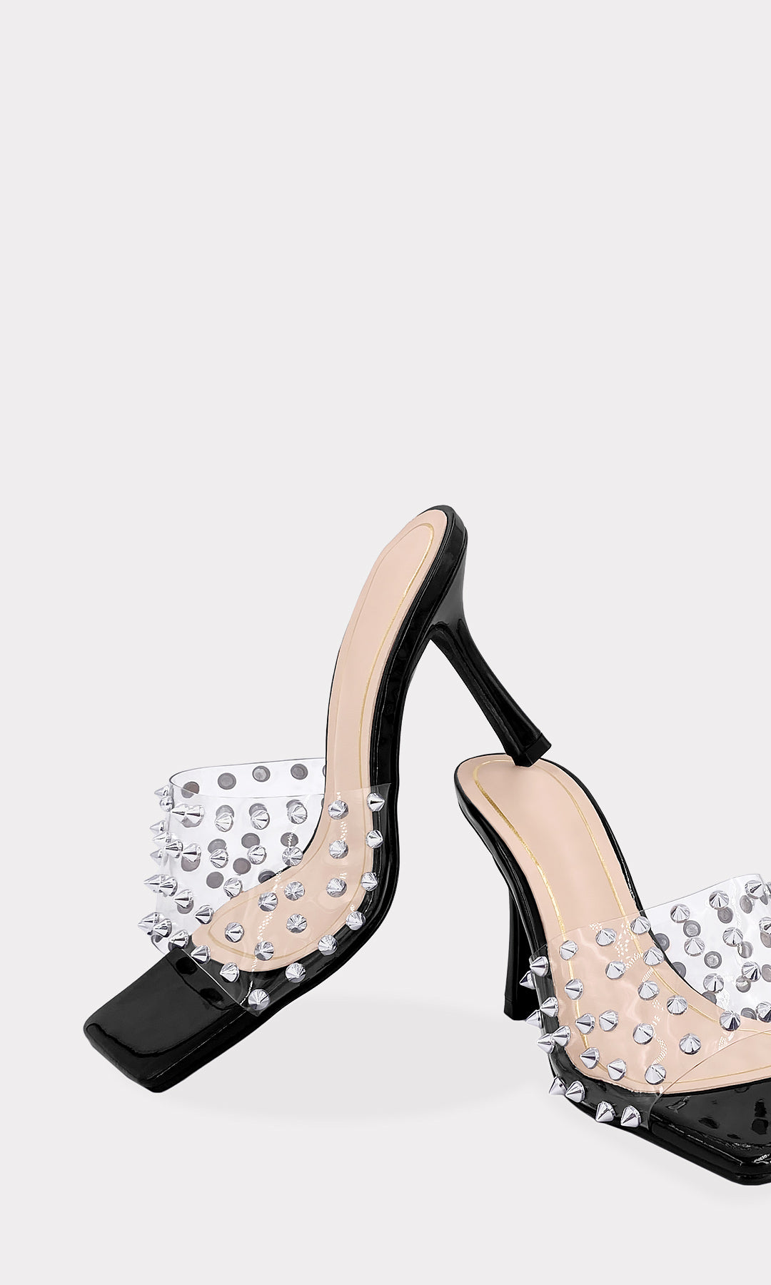 PRISCY ZAPATILLAS NEGRAS DE CHAROL CON MICA TRANSPARENTE Y ESTOPEROLES PLATEADOS EN STRAP ANCHO ARRIBA DE LOS DEDOS CON TACON DE 9 CM 